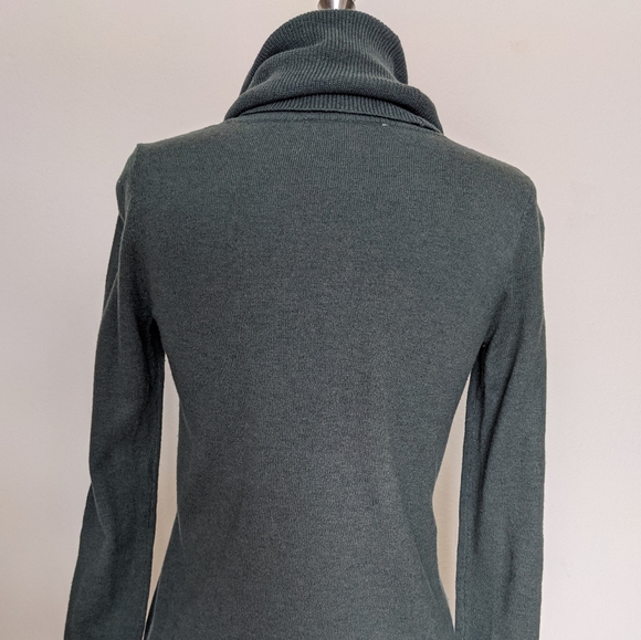 Green Sweater - Picture 2 of 4